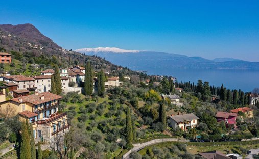 Villa in Gardone Riviera, Lombardy, Italy 1