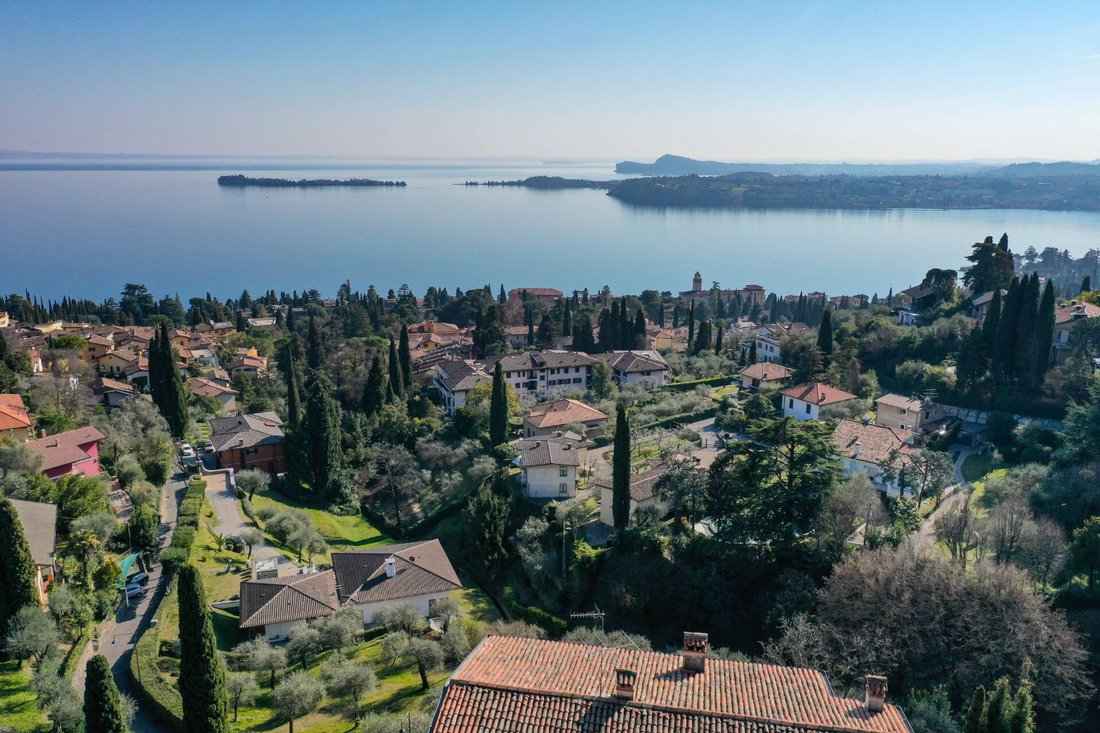 Villa in Gardone Riviera, Lombardy, Italy 3 - 14025400