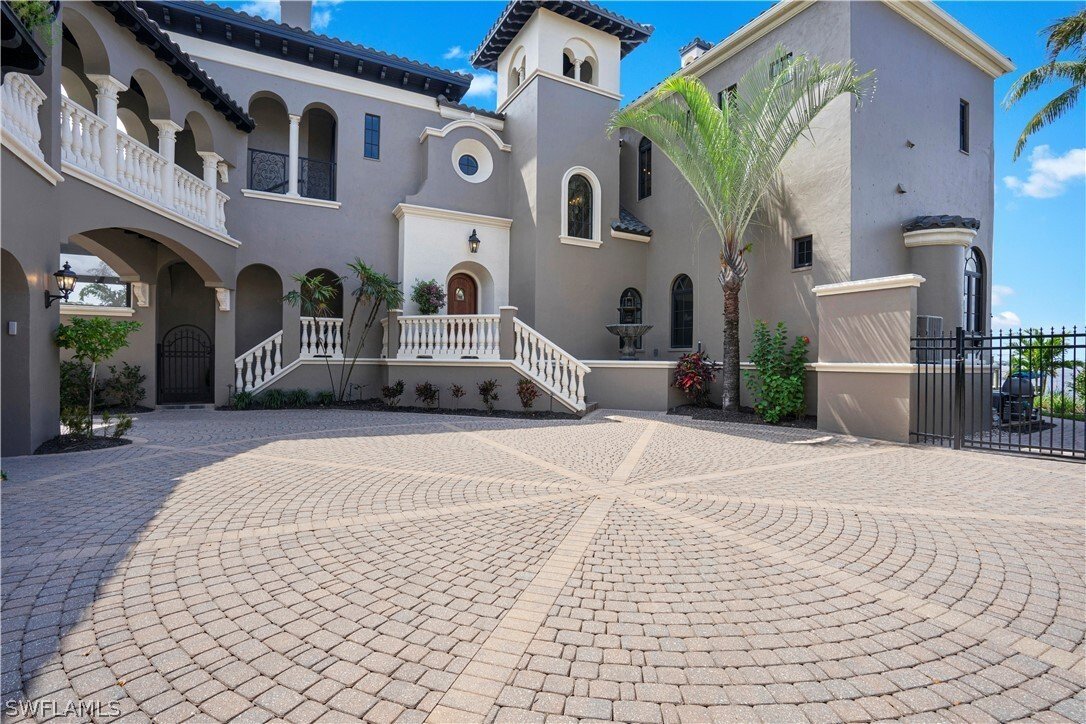 Stunning Caloosahatchee Riverfront Estate In Fort Myers, Florida