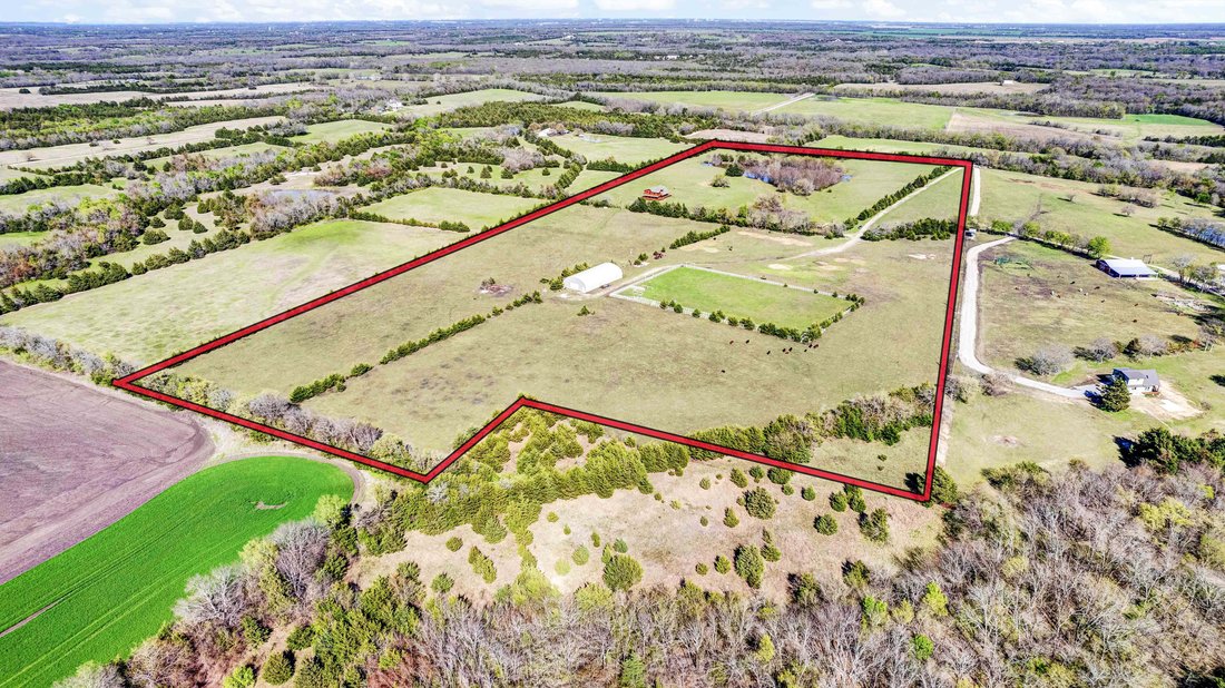 37 Acre Rustic Luxury Retreat With 2 Story Log In Bonham, Texas, United States For Sale (14032169)