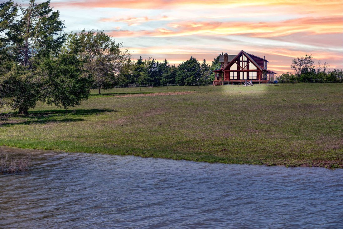 37 Acre Rustic Luxury Retreat With 2 Story Log In Bonham, Texas, United States For Sale (14032169)