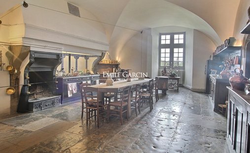 An 18th Century Manor With A Swimming Pool, Outhouses And 6.5 Hectares Of Grounds With A River