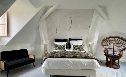 Castle for Sale in Grez-Neuville, Pays de la Loire, France