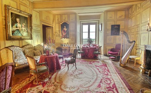 An 18th Century Manor With A Swimming Pool, Outhouses And 6.5 Hectares Of Grounds With A River