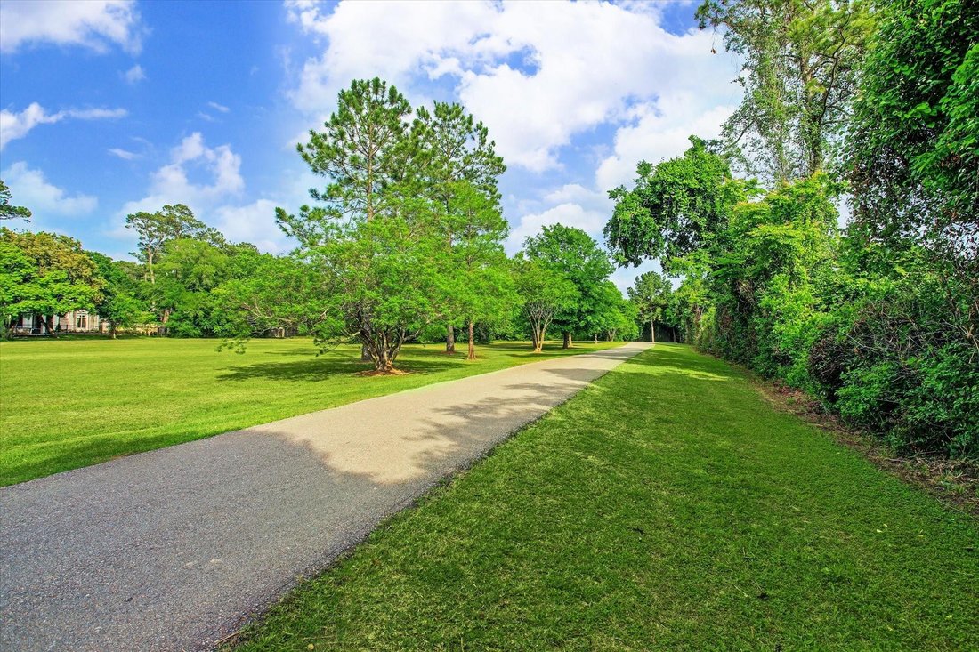 14106 Heatherfield Drive In Houston, Texas, United States For Sale