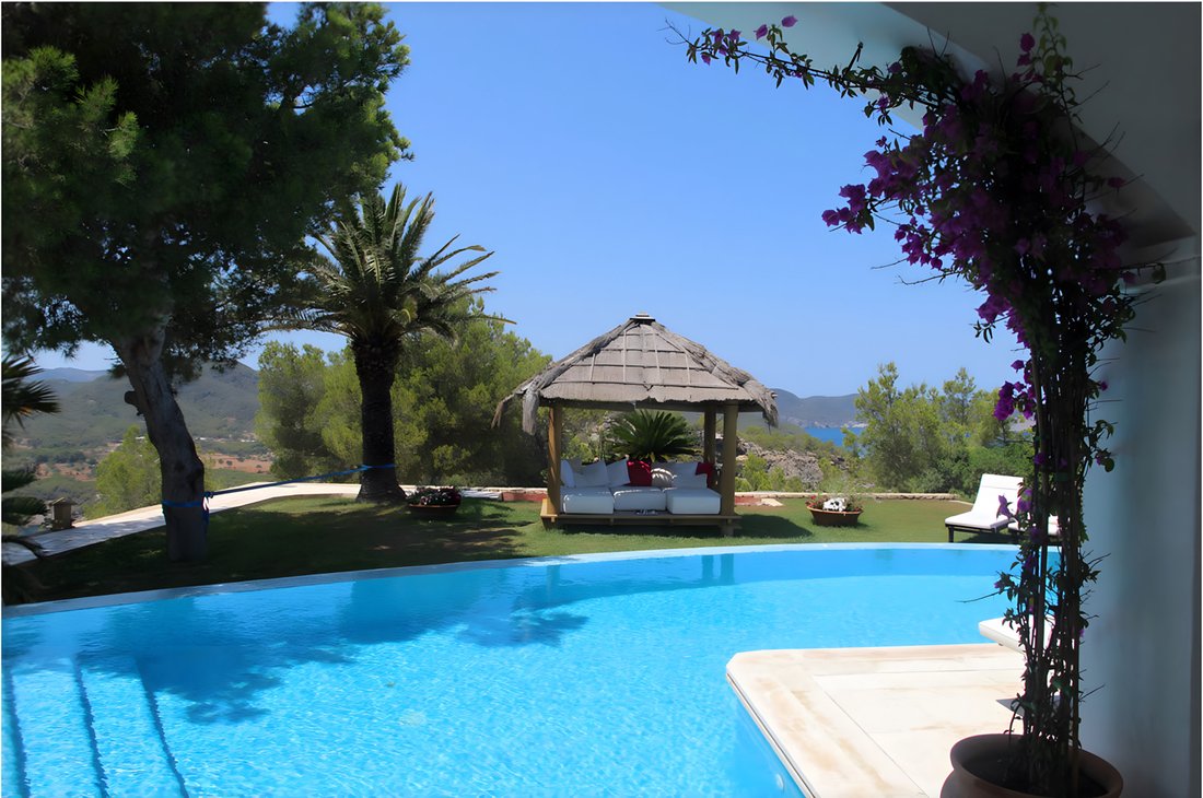 Estate in Santa Eularia des Riu, Balearic Islands, Spain 2 - 14044090