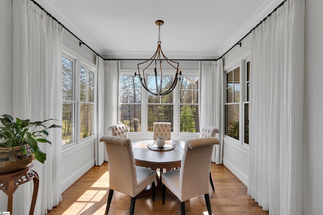 4 Bedrooms Single Family In Slater Marietta, South Carolina, United