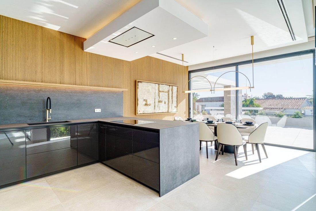Villa in Elviria-Cabopino, Marbella, Spain 4 - 13454161