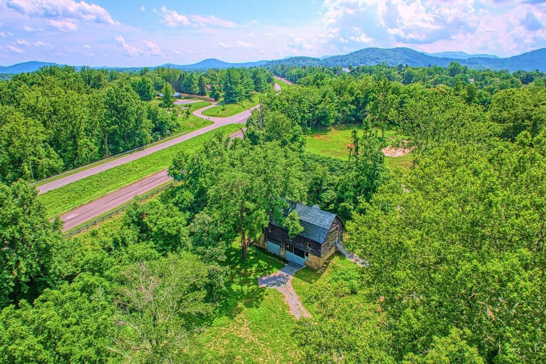 Washington, Virginia, United States 1 - 14044280