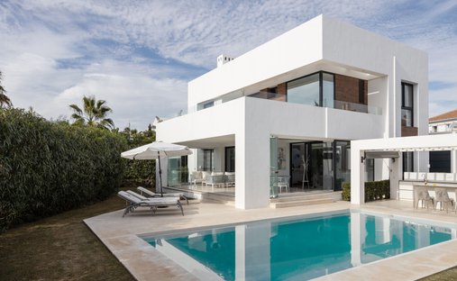 Villa in Estepona, Andalusien, Spanien 1