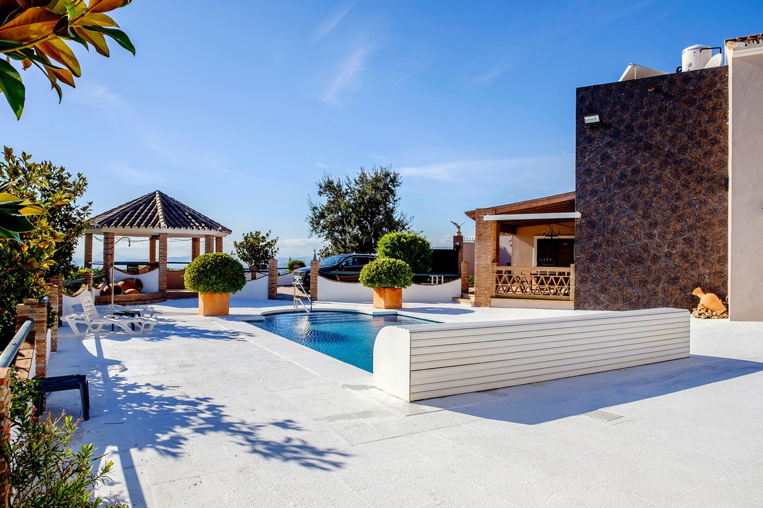 Villa in Estepona, Andalusien, Spanien 1 - 13979456