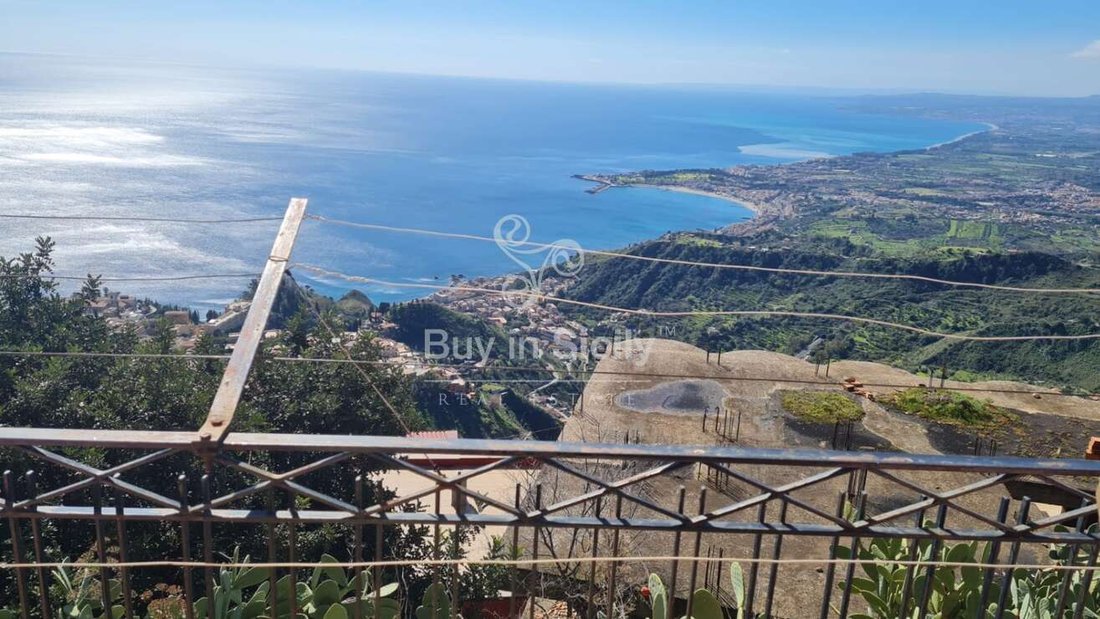 House in Castelmola, Sicily, Italy 3 - 14044423