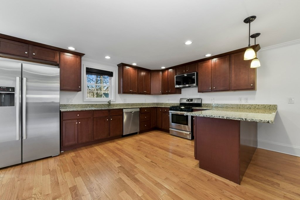 3 Bedrooms Condominium In Belmont, Massachusetts, United States For