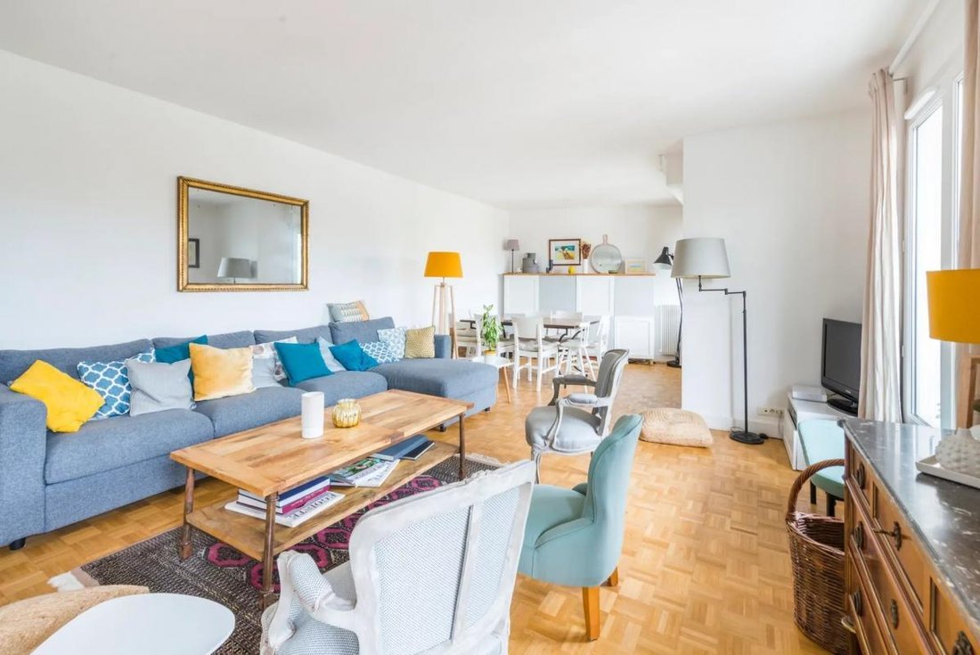 Appartement Lumineux De 112m2 Avec Balcon In Le Vésinet, île De France 