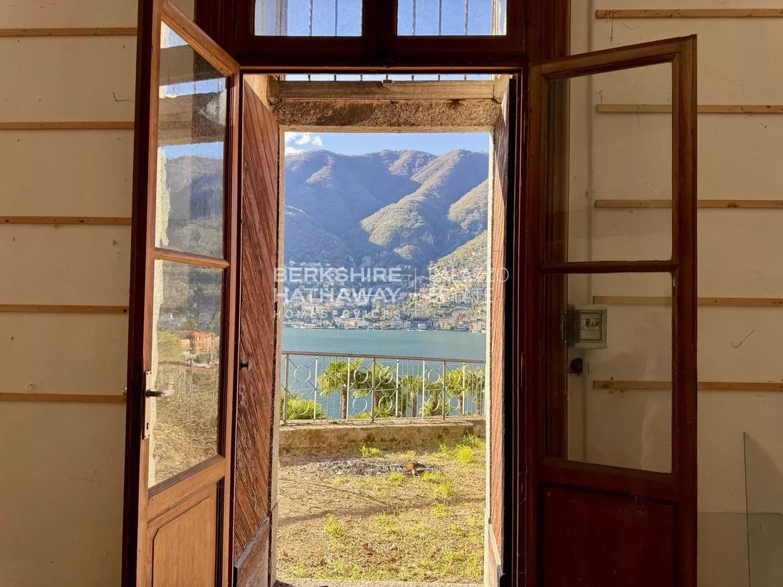 Lake View Historic Villa To Be Renovated In In Torno, Lombardy