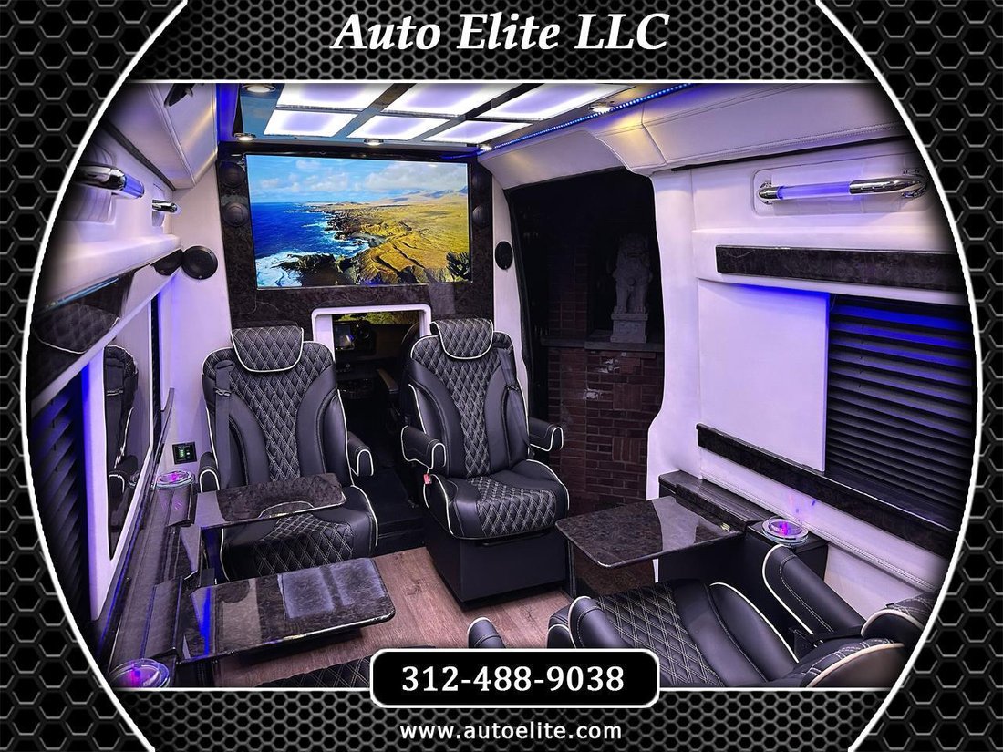 Limousine in Elkhart, Indiana, United States 1 - 12949994