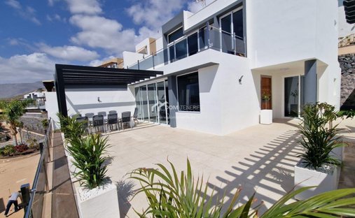 Villa in Costa Adeje, Adeje, Canary Islands 1