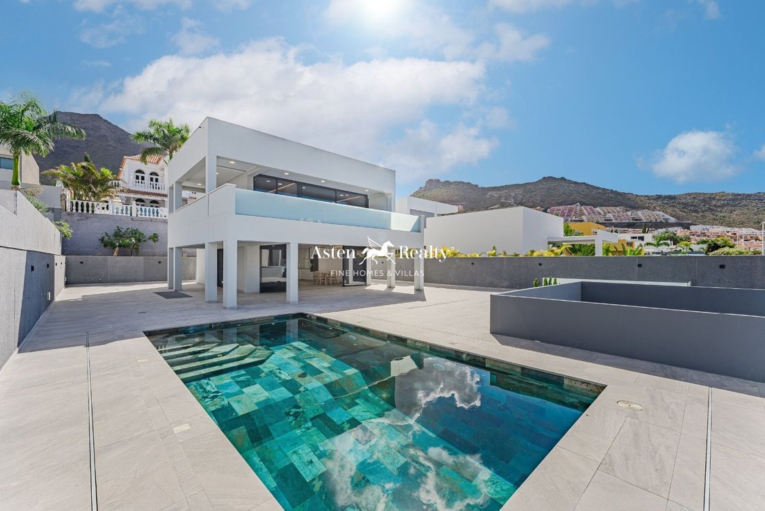 Villa in Costa Adeje, Adeje, Canary Islands 1 - 14053807