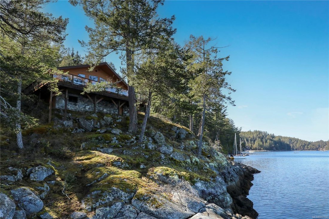 Magnificent Waterfront Estate Over 14 In Whaletown, British Columbia