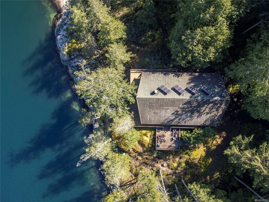 Magnificent Waterfront Estate Over 14 In Whaletown, British Columbia