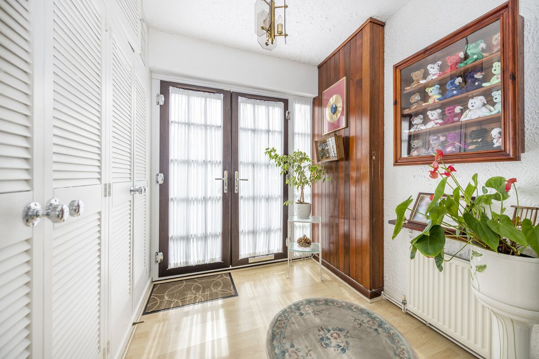 House in Bushey Heath, Hertsmere, England 3 - 14066284