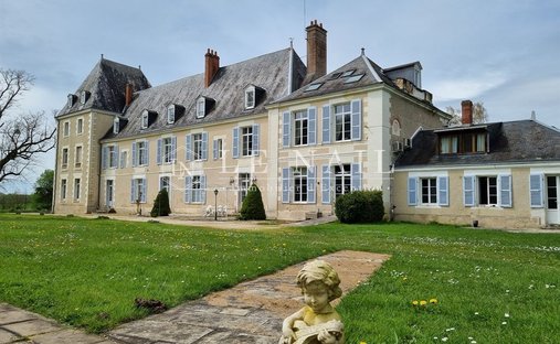 Indre: 19th Century Castle With Outbuildings