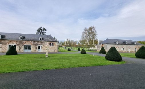 Indre: 19th Century Castle With Outbuildings