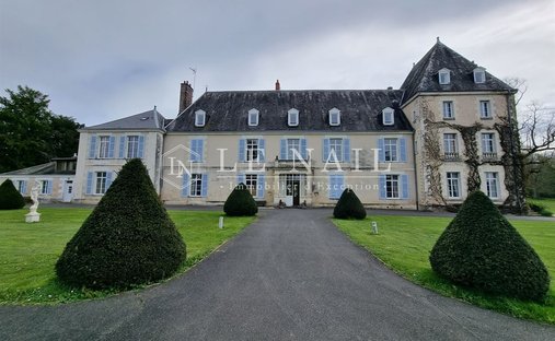 Indre: 19th Century Castle With Outbuildings