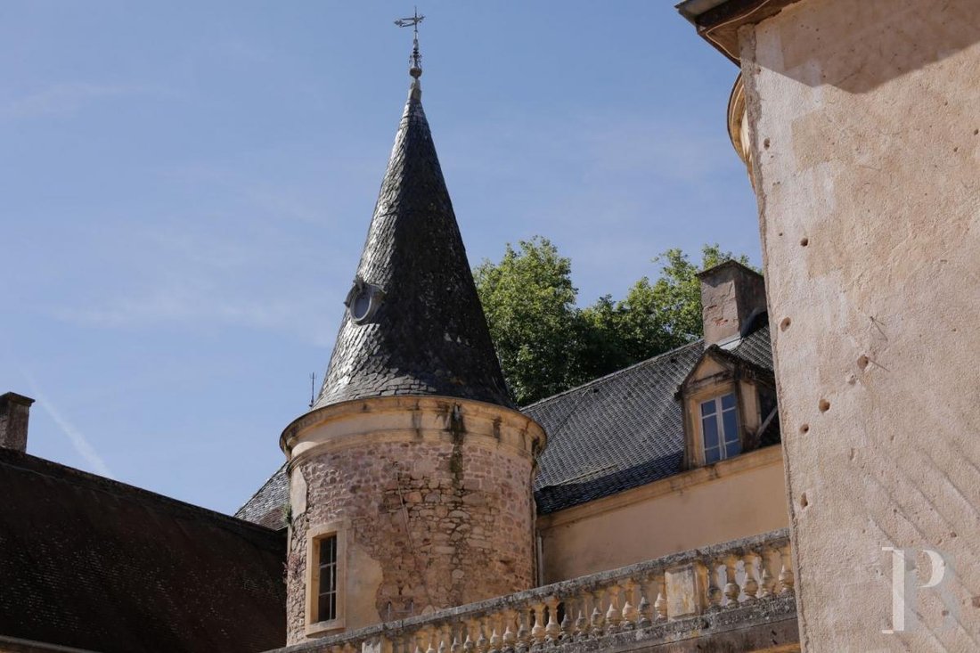 Le Rêve Endormi: A Slumbering 18th-Century Domaine Awaiting Its Renaissance in Burgundy’s Golden Hills