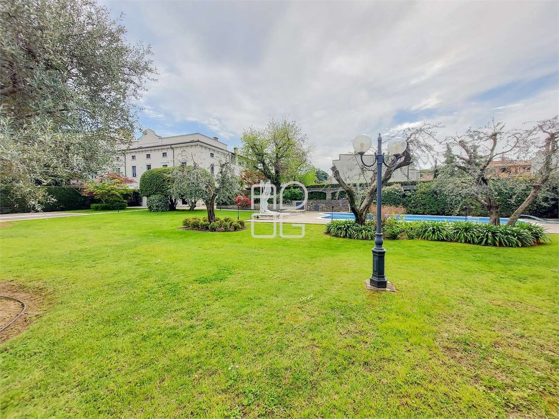 Villa in Desenzano Centro, Desenzano del Garda, Lombardy 3 - 14071642