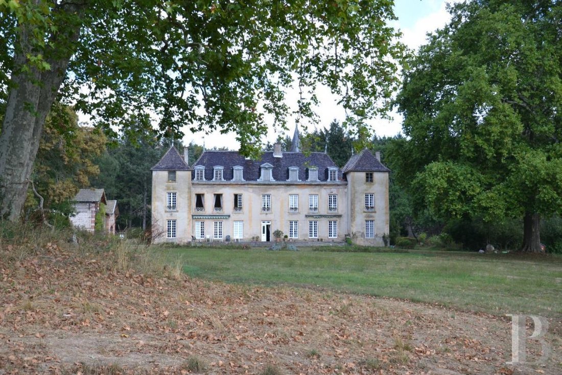 Le Rêve Endormi: A Slumbering 18th-Century Domaine Awaiting Its Renaissance in Burgundy’s Golden Hills