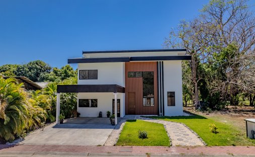 Villa in Tambor Beach, Puntarenas Province, Costa Rica 1