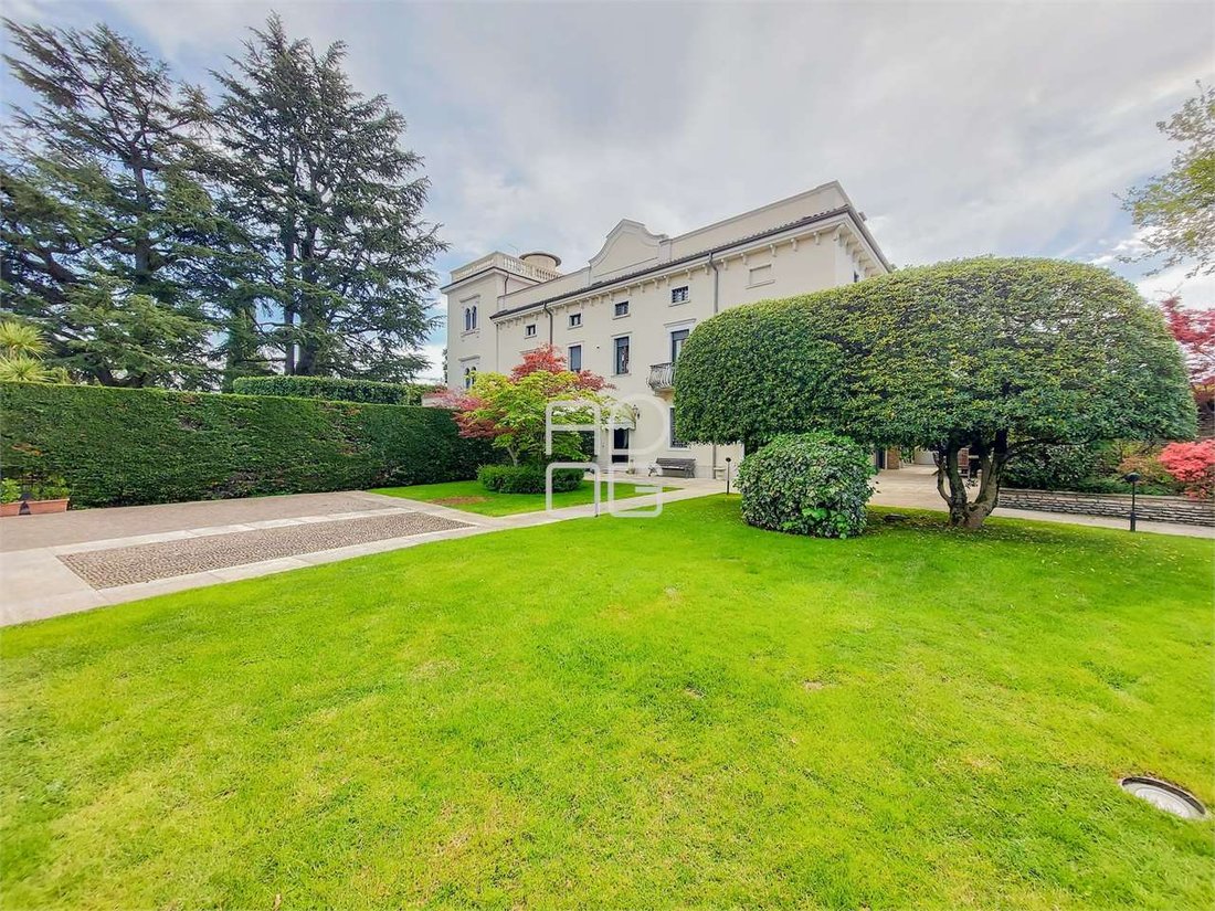 Villa in Desenzano Centro, Desenzano del Garda, Lombardy 2 - 14071642