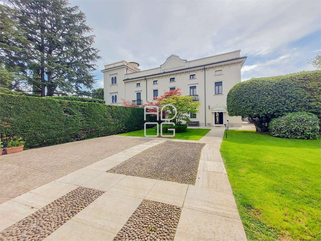 Villa in Desenzano Centro, Desenzano del Garda, Lombardy 1 - 14071642