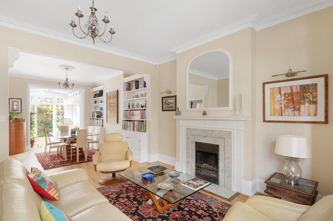 House in Turnham Green, Hounslow, England 2 - 14070724