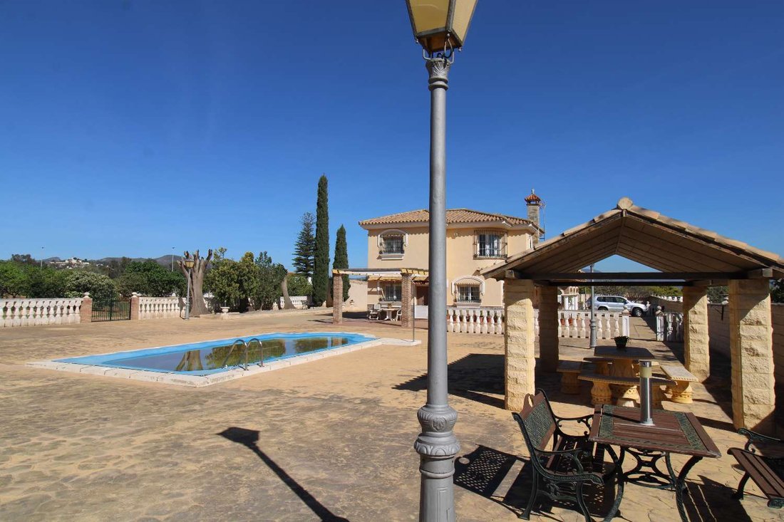 Finca in Alhaurin de la Torre, Andalusia, Spain 1 - 14079026