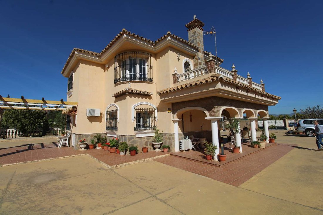 Finca in Alhaurin de la Torre, Andalusia, Spain 5 - 14079026