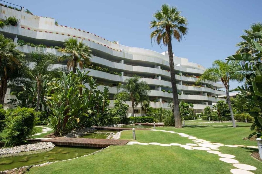 Apartment in Puerto Banus, Marbella, Spain 1 - 14076837