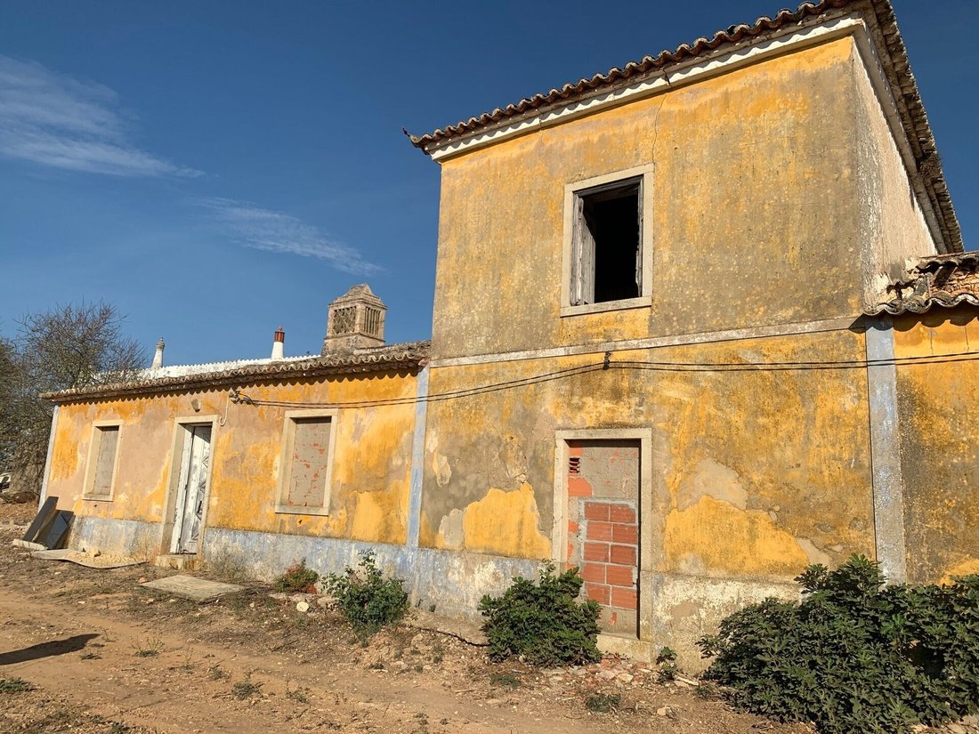 Large Farm With A Old House To Be Renovated In Albufeira, Algarve