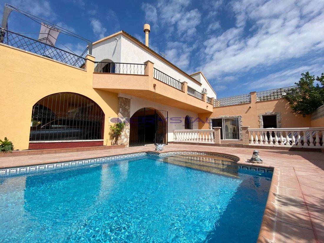 Villa in Roses, Catalonia, Spain 3 - 14083168