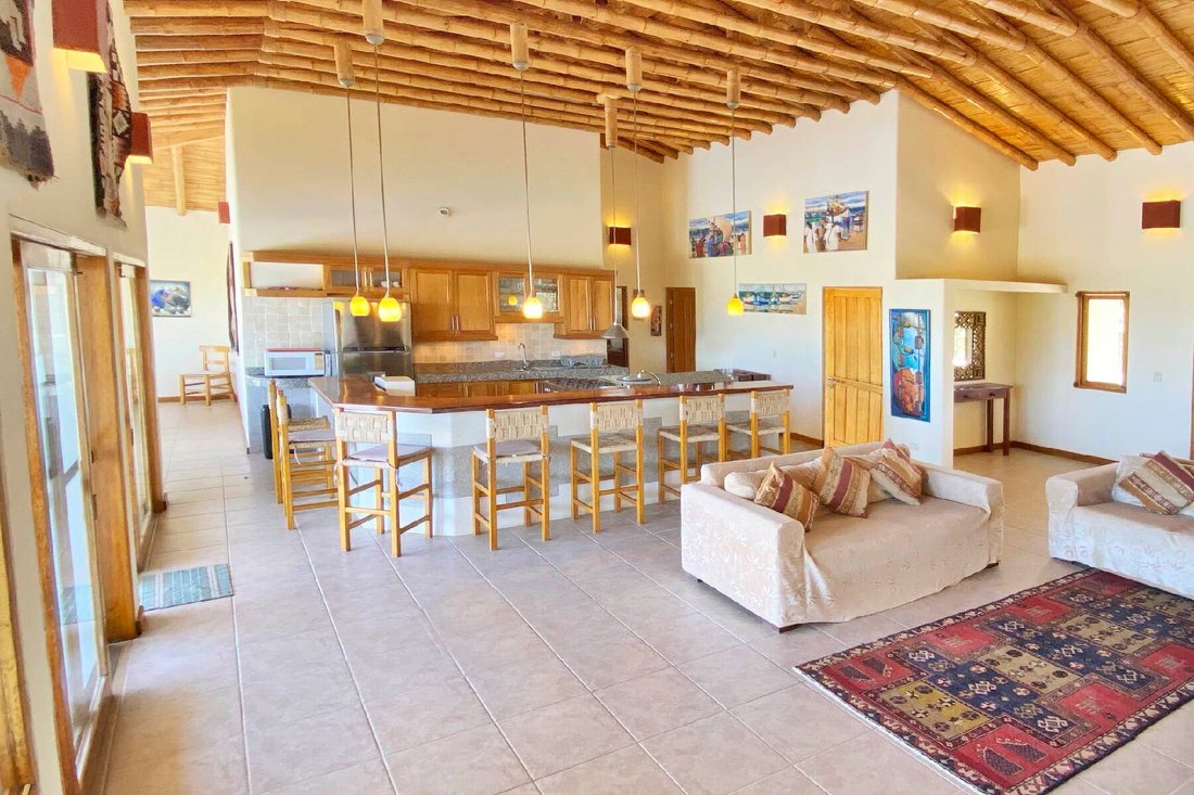 Beautiful And Spacious House On The Front Line, With In ñuro, Piura