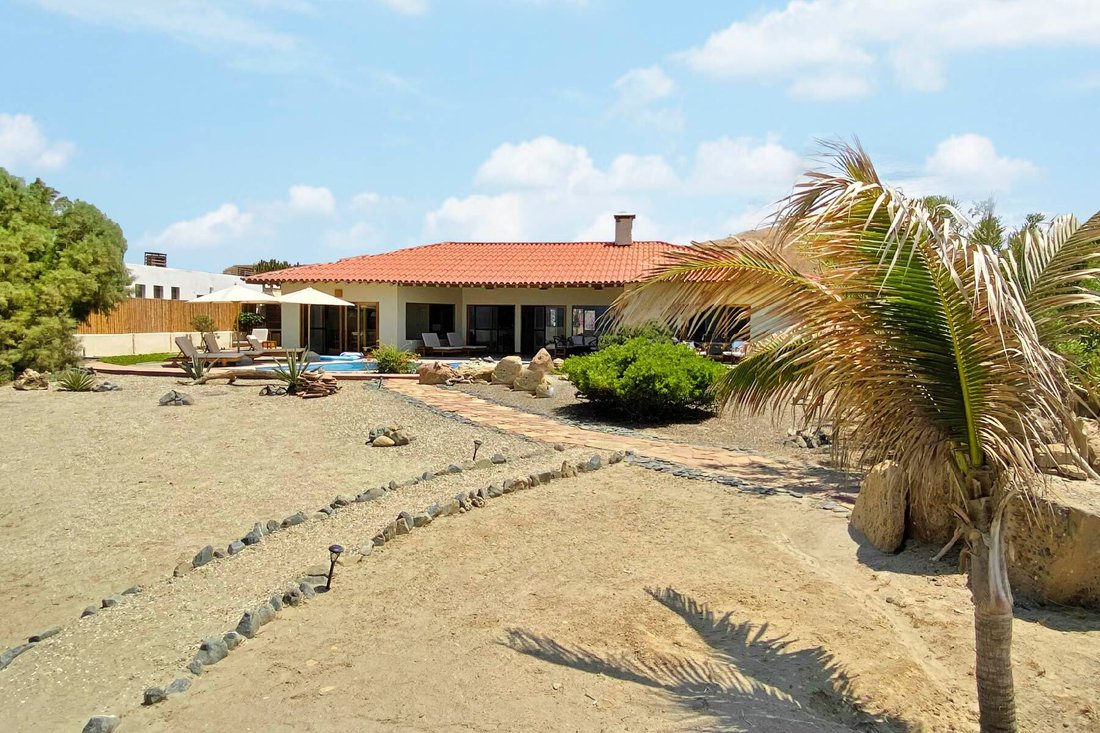 Beautiful And Spacious House On The Front Line, With In ñuro, Piura