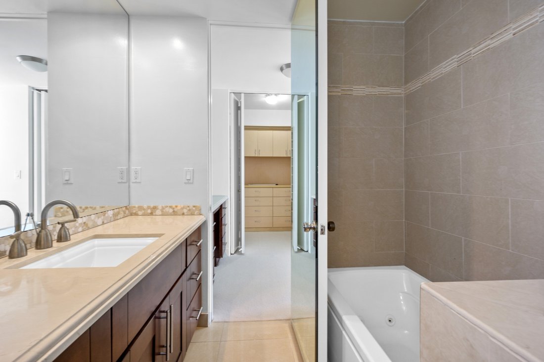 Condo in Los Angeles, California, United States 4 - 14082305