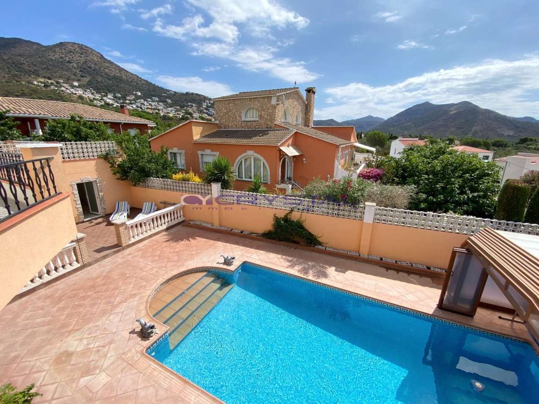 Villa in Roses, Catalonia, Spain 4 - 14083168