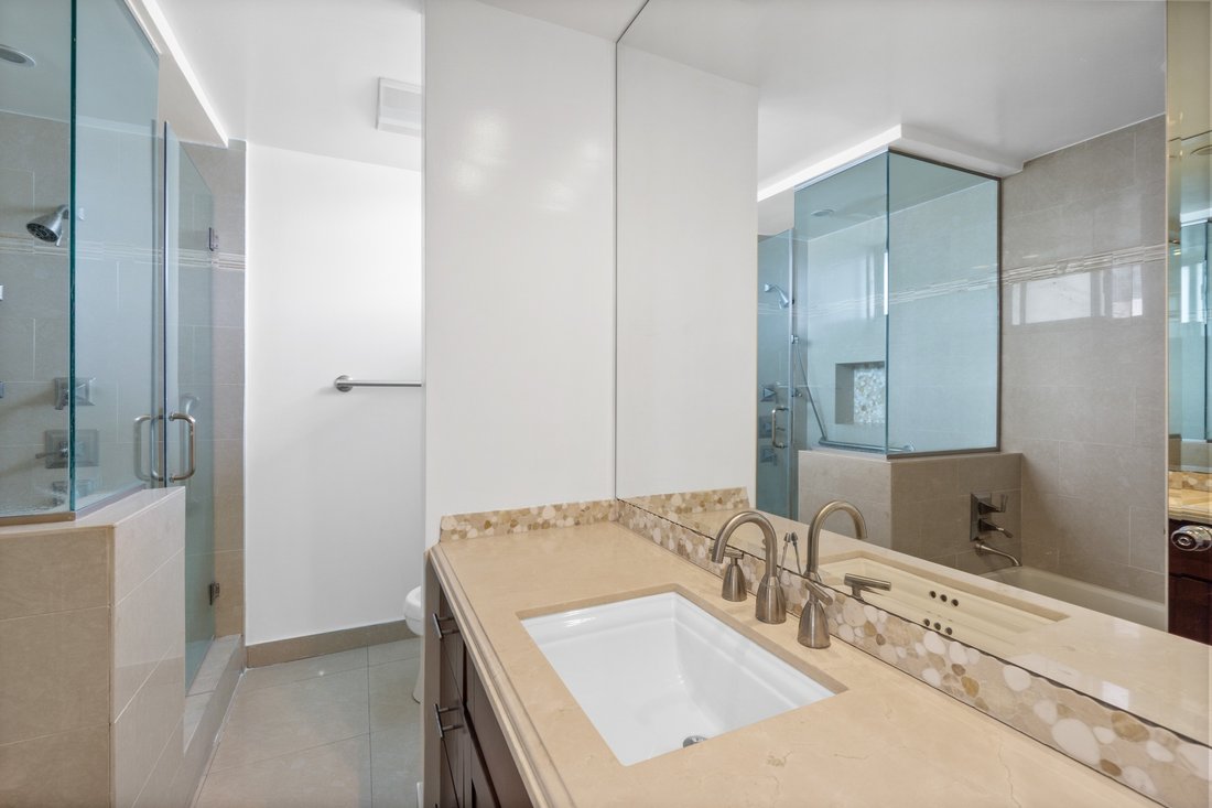 Condo in Los Angeles, California, United States 5 - 14082305