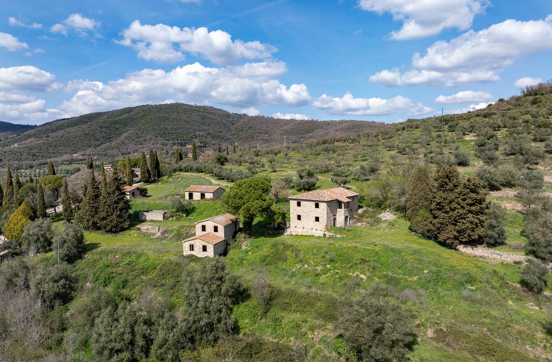 Whispers of the Middle Ages: A Lakeside Castle Crown in Umbria’s Golden Light