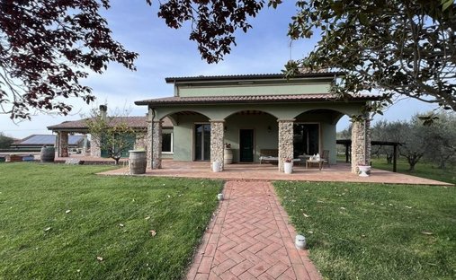 Villa in San Vincenzo, Tuscany, Italy 1