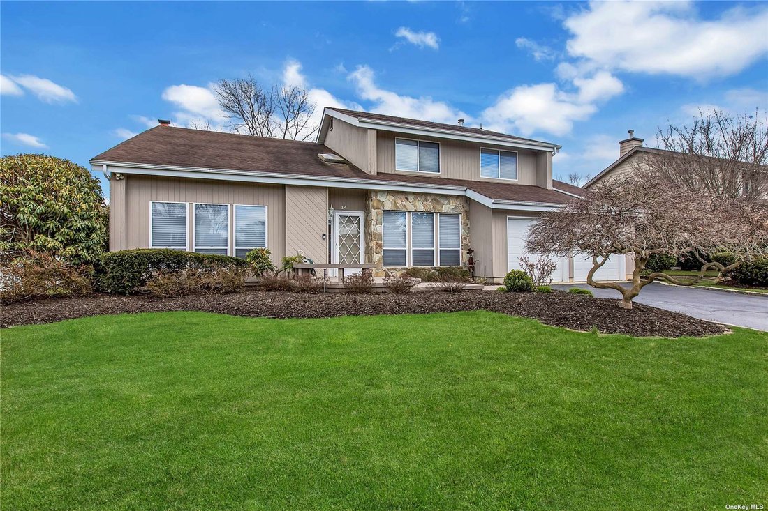 House Commack In Commack, New York, United States For Sale (14086238)