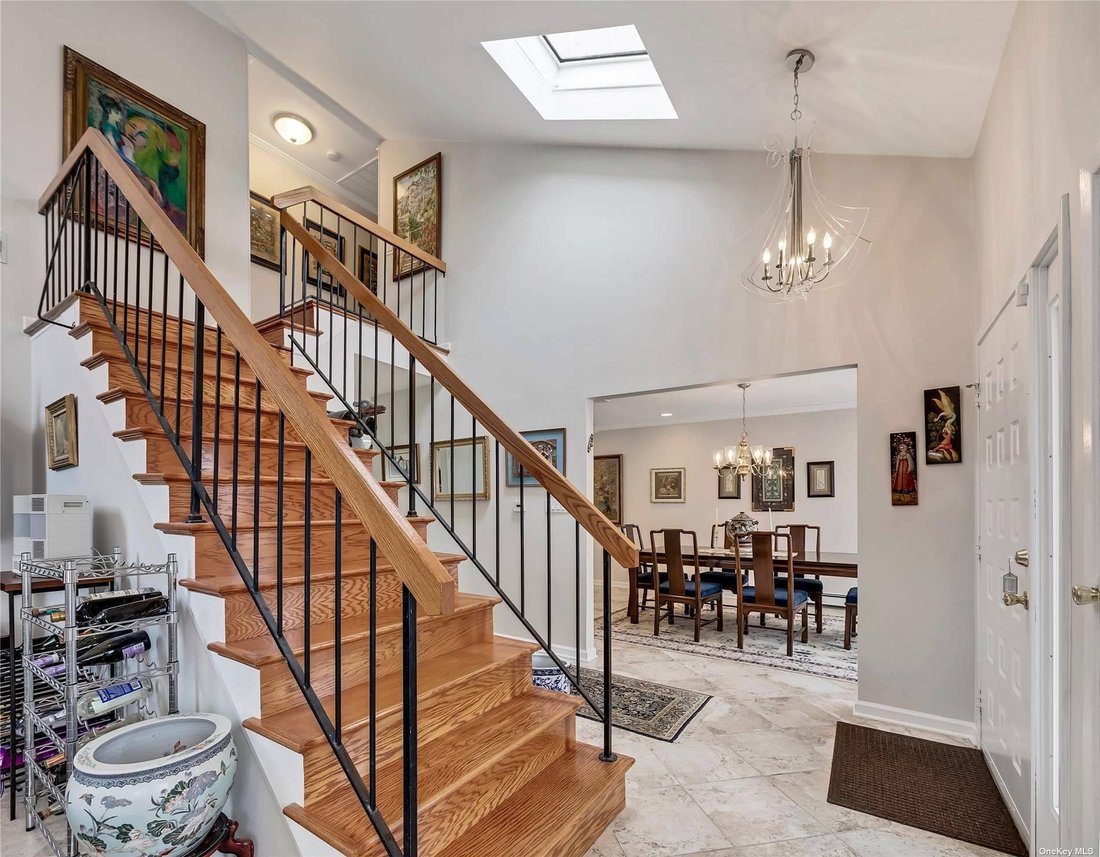 House Commack In Commack, New York, United States For Sale (14086238)