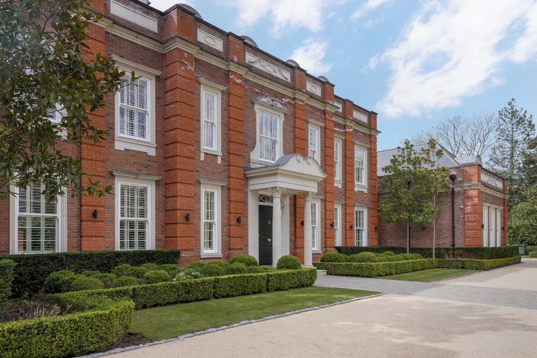 A Spectacular Home Located On Queens Drive In Oxshott, England, United ...